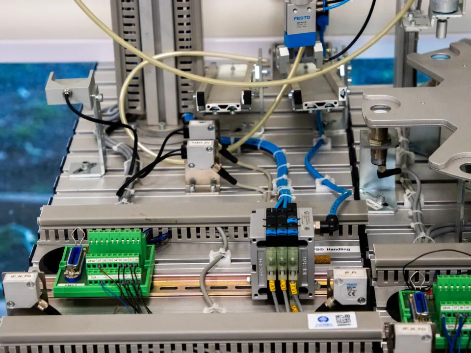 Industrial equipment fitted with connected sensors inside a working factory.